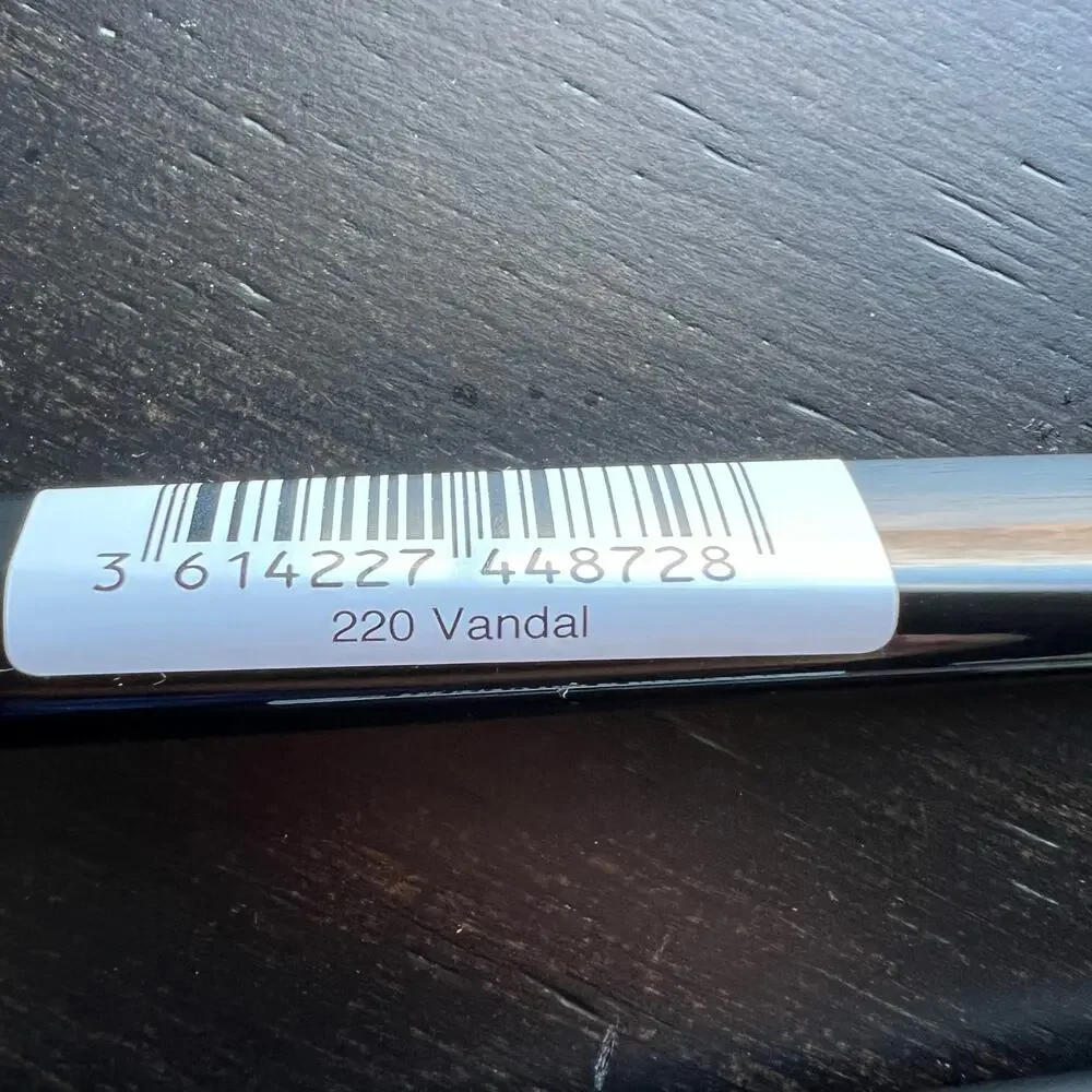 Rimmel Lip Art Graphic Liner + Liquid Lipstick 760 Now or Never and 220 Vandal